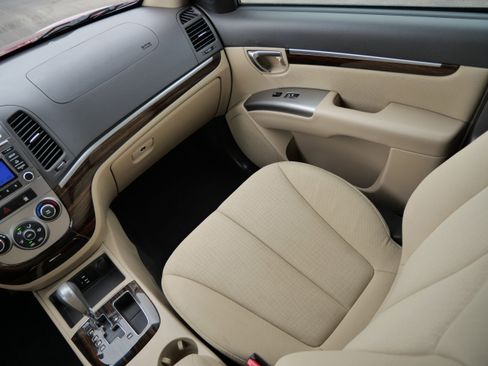 Used 2011 Hyundai Santa Fe GLS image 11