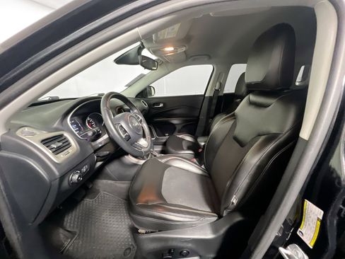 Used 2018 Jeep Compass Latitude w/ Cold Weather Group image 14