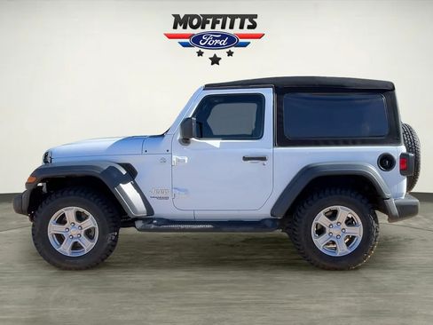 Used 2018 Jeep Wrangler Sport AWD/4WD image 2