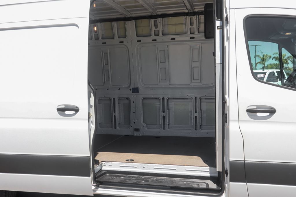 Used 2020 Mercedes-Benz Sprinter 2500 image 11