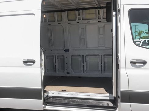 Used 2020 Mercedes-Benz Sprinter 2500 image 11