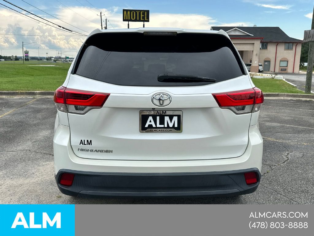 Used 2018 Toyota Highlander LE FWD image 7