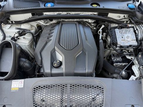 Used 2023 Porsche Macan image 25