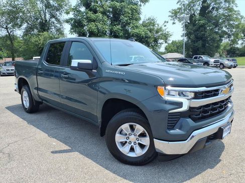 Used 2025 Chevrolet Silverado 1500 LT RWD image 2
