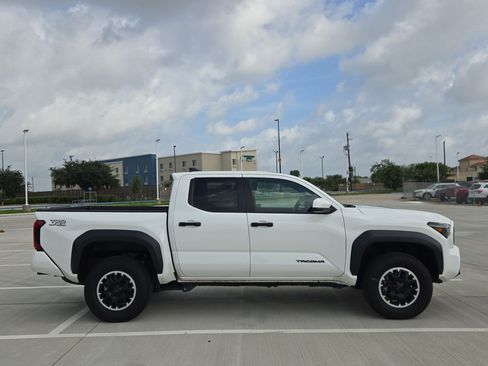 Used 2024 Toyota Tacoma TRD Off-Road AWD/4WD image 2