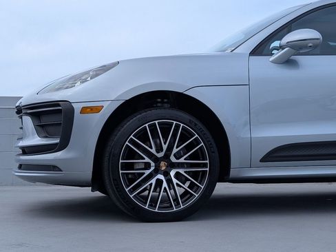 Certified 2024 Porsche Macan AWD/4WD image 9
