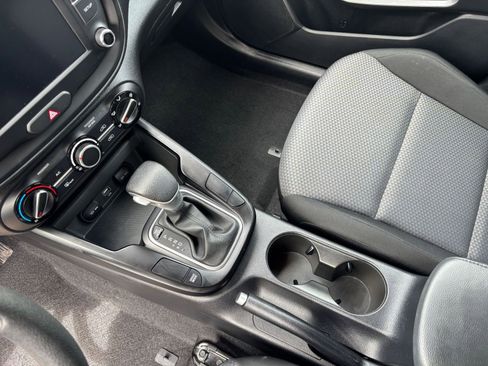 Used 2025 Kia Soul LX w/ LX Technology Package FWD image 39