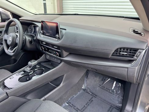 Used 2023 Nissan Rogue SV FWD image 13