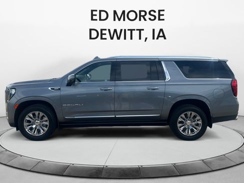 Used 2022 GMC Yukon XL Denali AWD/4WD image 2
