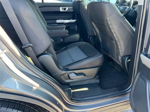 Used 2022 Ford Explorer XLT image 15