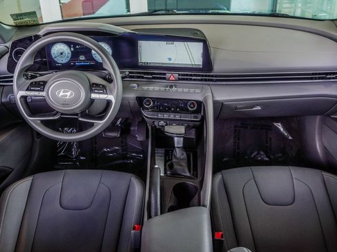 Used 2024 Hyundai Elantra SEL FWD image 5