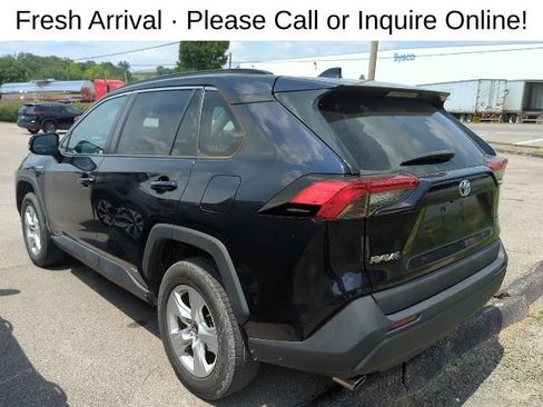Used 2021 Toyota RAV4 XLE AWD/4WD image 3