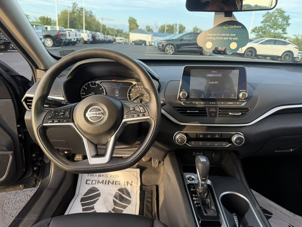 Used 2022 Nissan Altima 2.5 SV FWD image 18