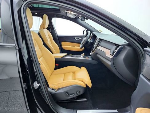 Certified 2023 Volvo XC60 B5 Ultimate w/ Climate Package AWD/4WD image 14