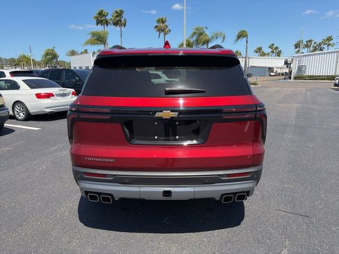 Used 2025 Chevrolet Traverse LT image 6