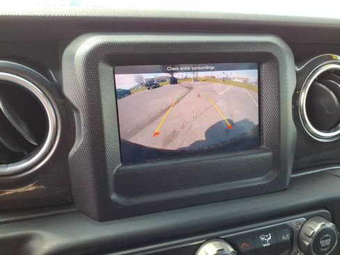 Used 2021 Jeep Wrangler Unlimited Sahara image 24