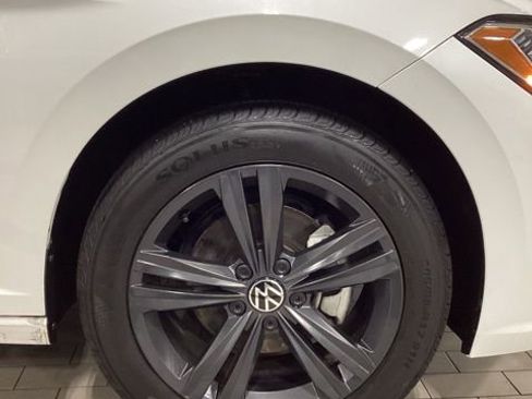 Used 2024 Volkswagen Jetta SE w/ Black Wheel Package image 23