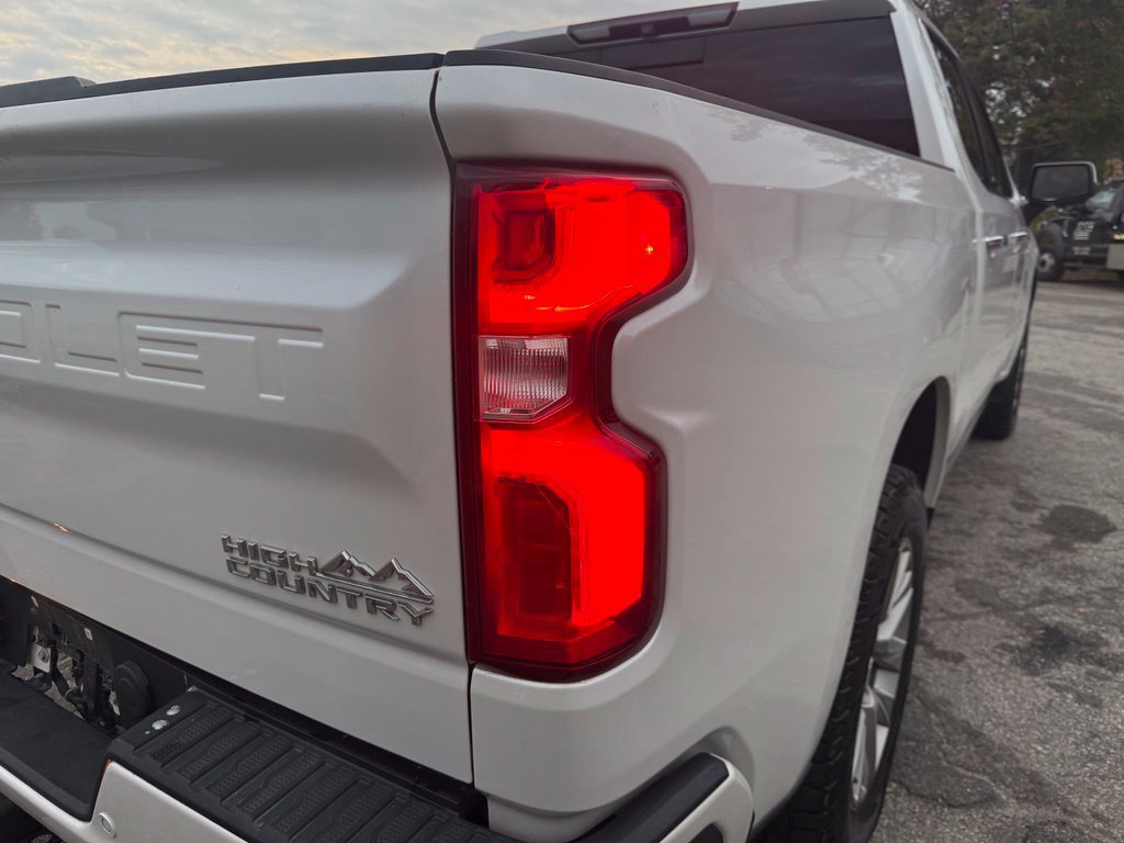 Used 2019 Chevrolet Silverado 1500 High Country w/ Technology Package AWD/4WD image 24