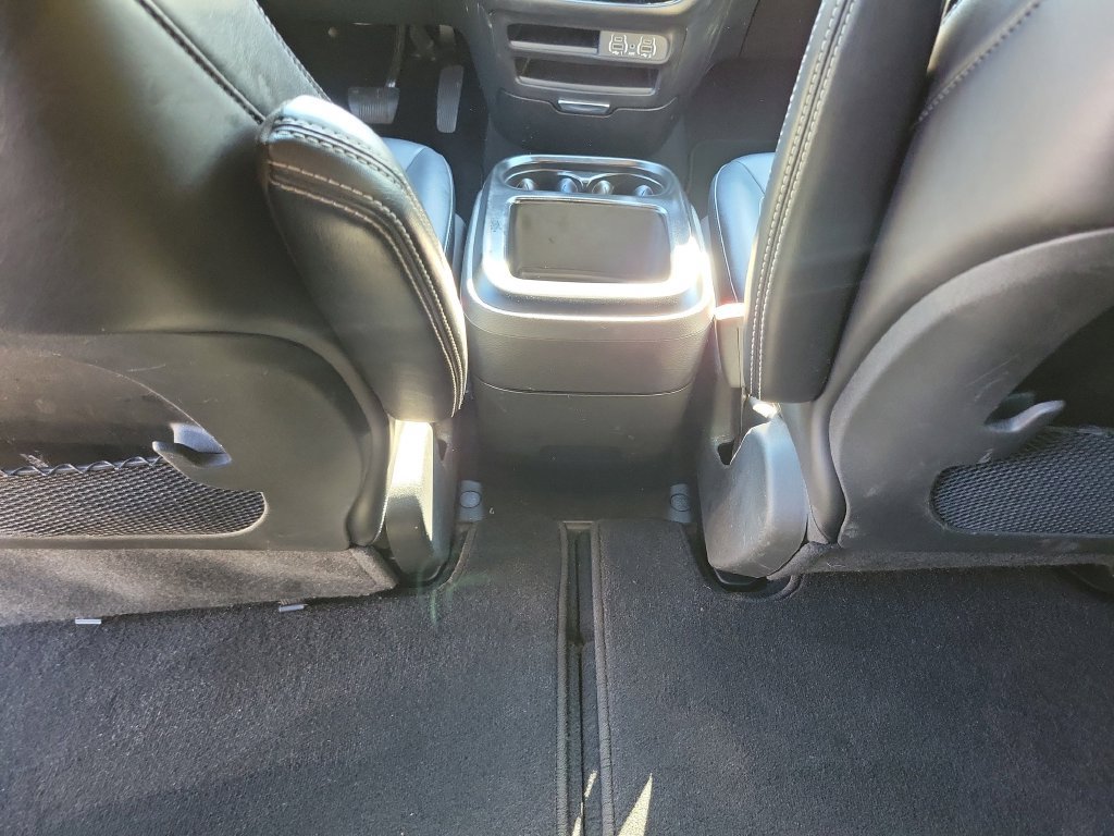 Used 2025 Chrysler Pacifica Select FWD image 16