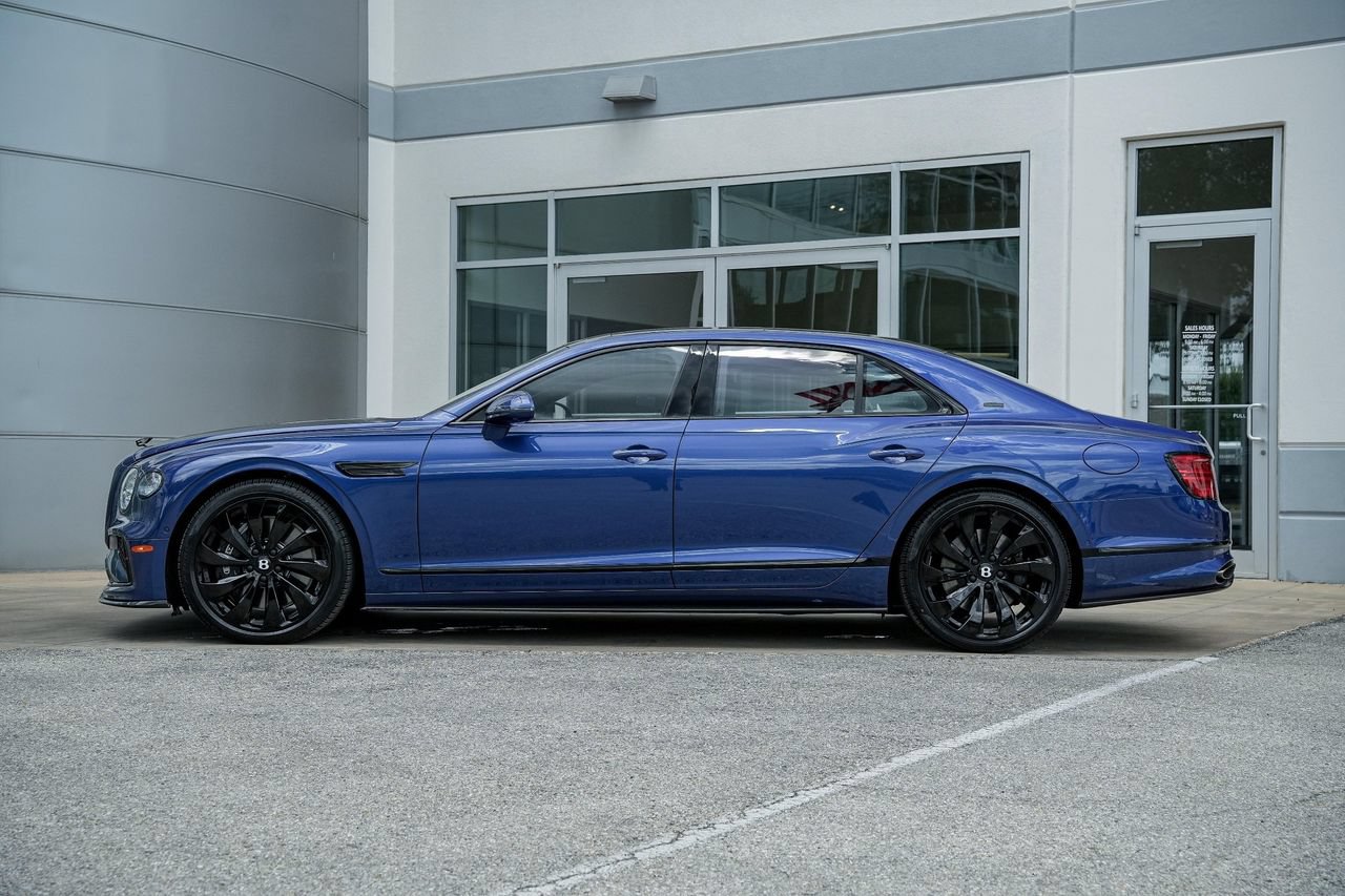 Used 2025 Bentley Flying Spur Plug-In Hybrid AWD/4WD image 12