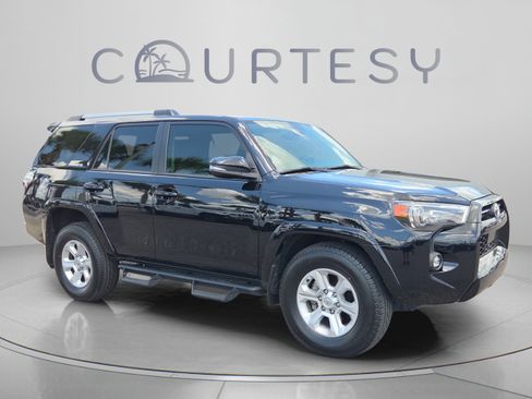 Certified 2022 Toyota 4Runner SR5 Premium w/ Moonroof Package RWD image 7