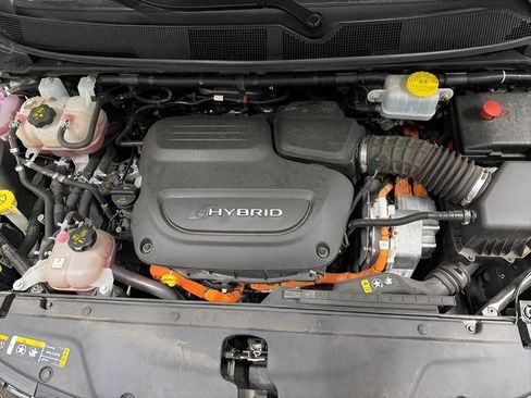 Used 2022 Chrysler Pacifica Touring-L w/ Uconnect Theater Family Group image 30