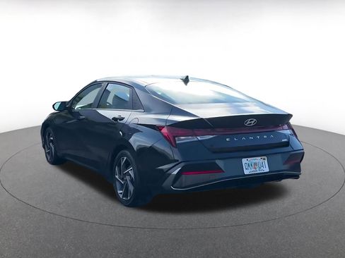 Used 2025 Hyundai Elantra Limited image 11