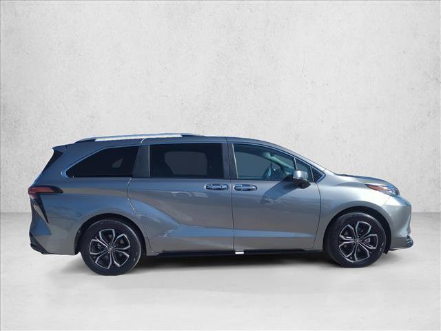 Used 2026 Toyota Sienna Platinum AWD/4WD image 4