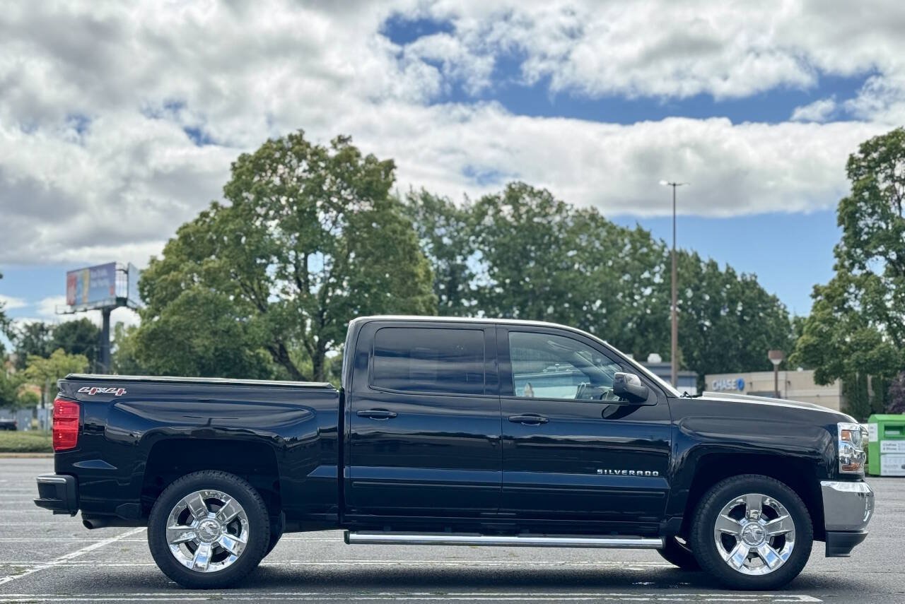 Used 2017 Chevrolet Silverado 1500 LT w/ LT Eassist Package AWD/4WD image 9