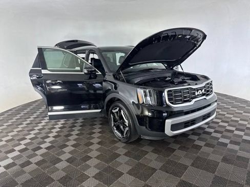 Certified 2025 Kia Telluride S FWD image 14