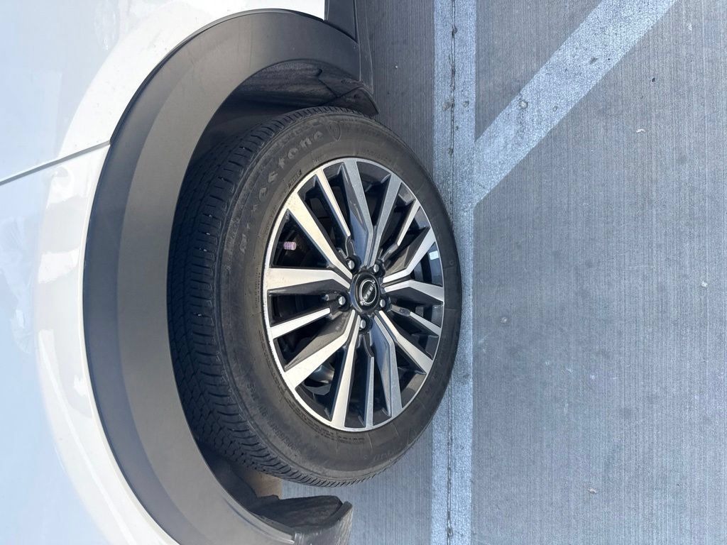 Used 2024 Nissan Kicks SV FWD image 7