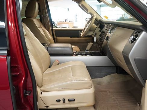 Used 2014 Ford Expedition XLT w/ Equipment Group 202A AWD/4WD image 26