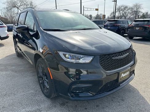 New 2026 Chrysler Pacifica Limited w/ S Appearance Package AWD/4WD image 4