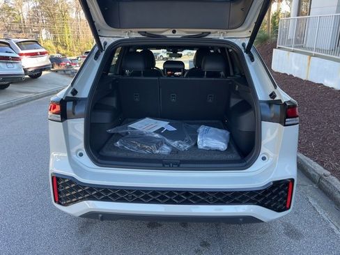 New 2026 Volkswagen Tiguan SE R-Line image 22