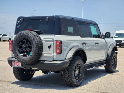 New 2026 Ford Bronco Badlands w/ Black Appearance Package AWD/4WD image 4