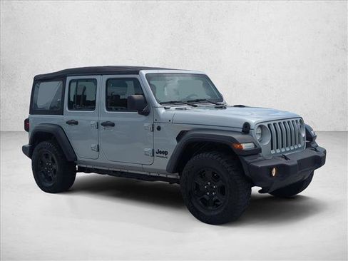 Used 2022 Jeep Wrangler Unlimited Sport AWD/4WD image 3