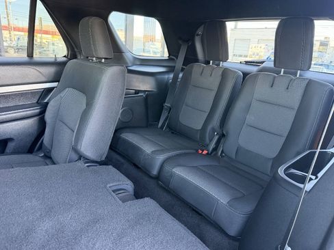 Used 2017 Ford Explorer XLT w/ Equipment Group 201A AWD/4WD image 10