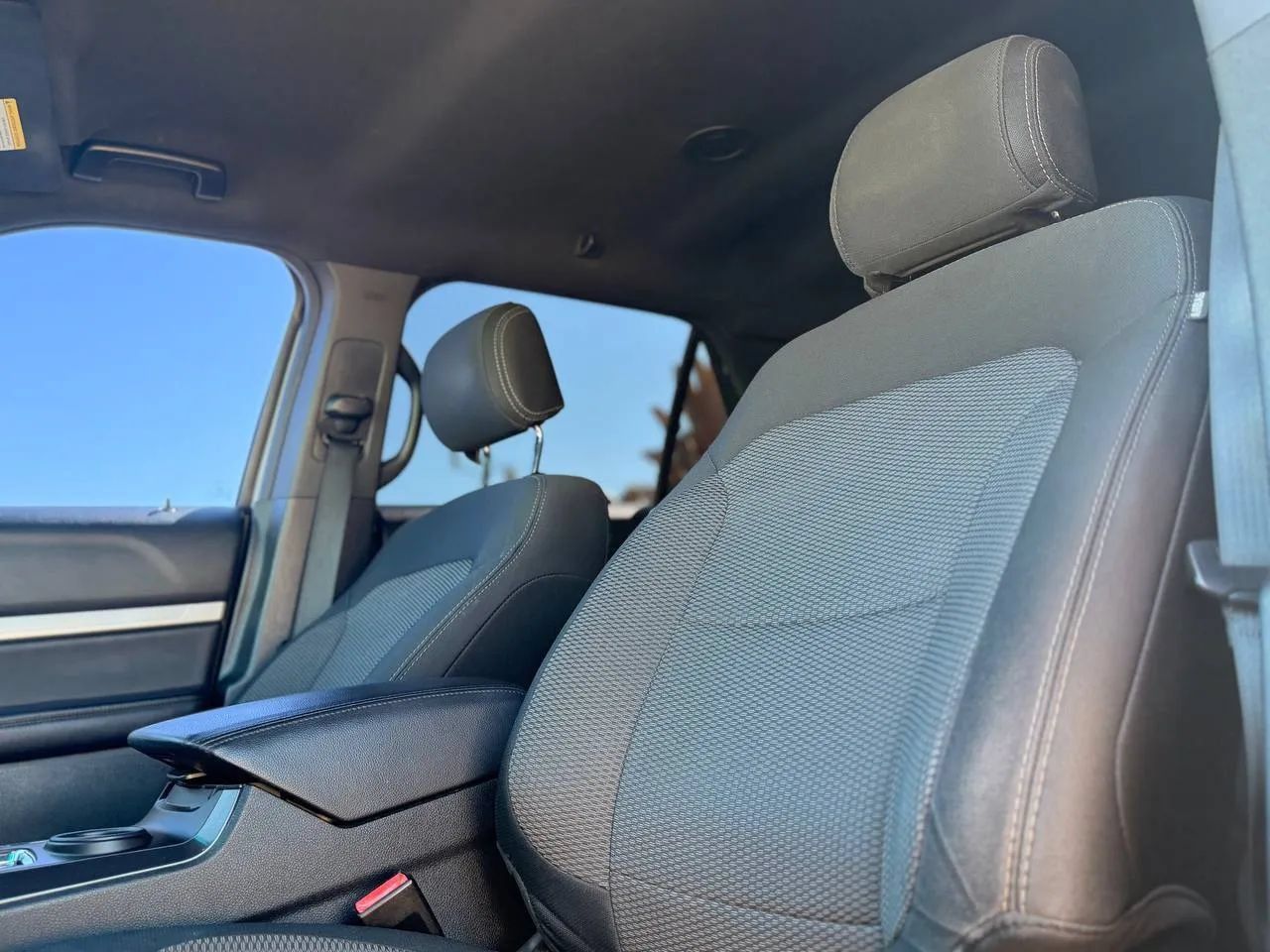 Used 2017 Ford Explorer XLT FWD image 25