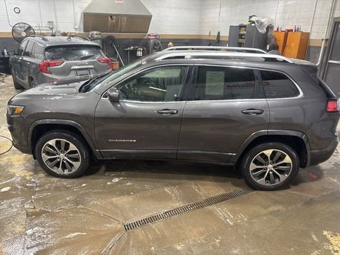 Used 2019 Jeep Cherokee Overland w/ Technology Group AWD/4WD image 10