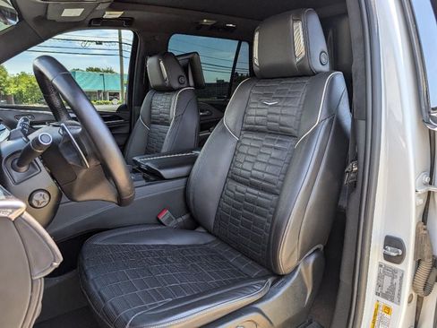 Used 2023 Cadillac Escalade V w/ LPO, ONYX Package AWD/4WD image 14