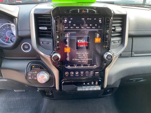 Used 2019 RAM 1500 Laramie AWD/4WD image 28