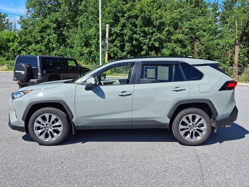 Used 2021 Toyota RAV4 XLE Premium AWD/4WD image 7