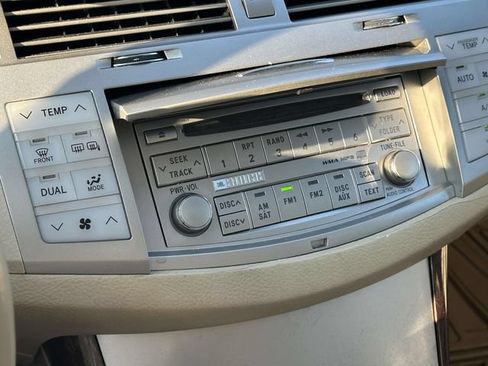 Used 2010 Toyota Avalon Limited FWD image 29