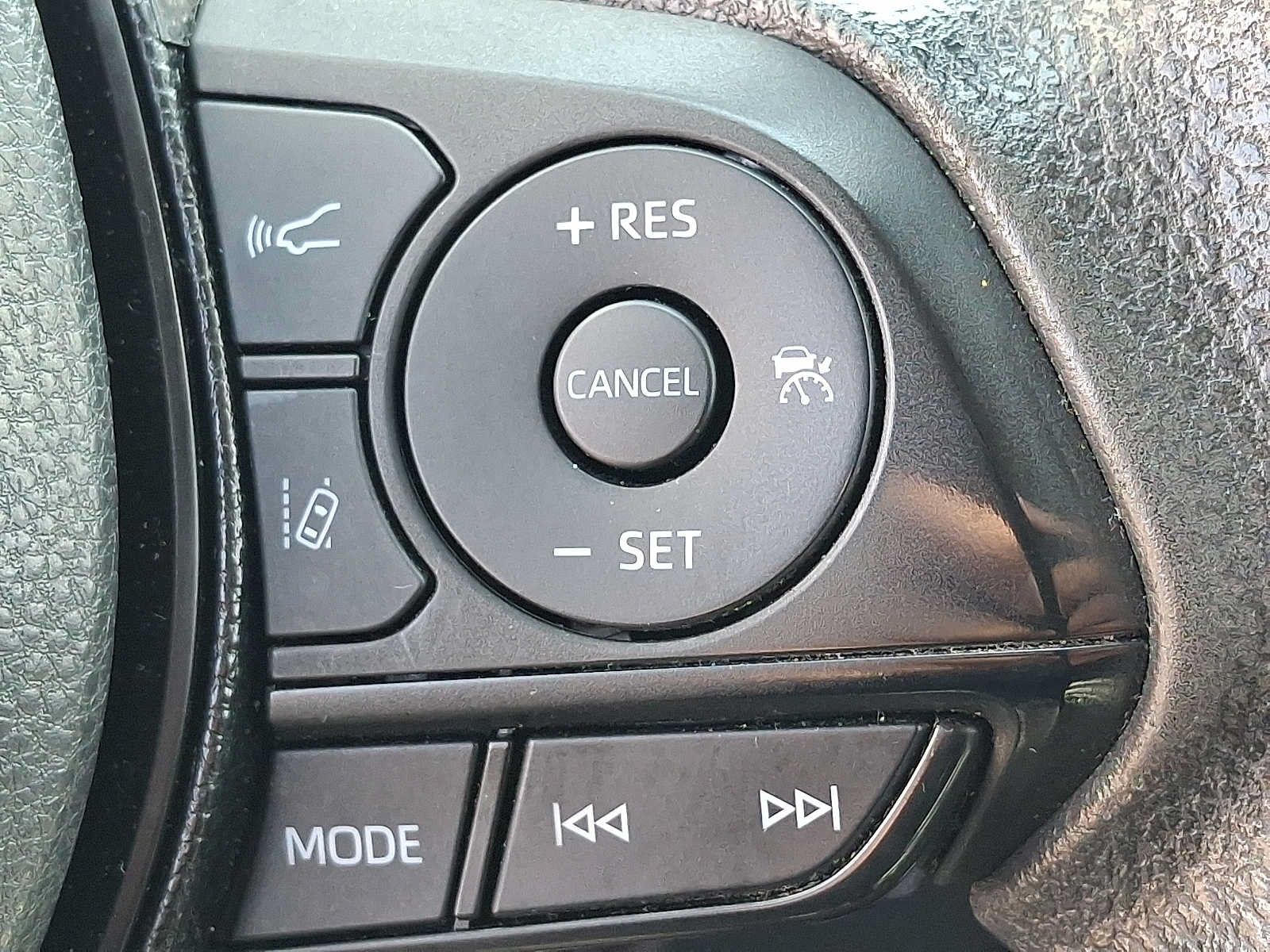 Used 2021 Toyota RAV4 XLE AWD/4WD image 21