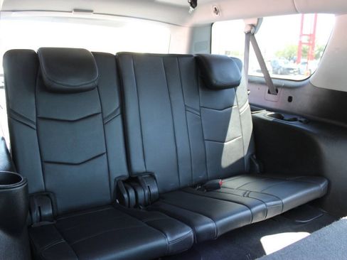 Used 2018 Cadillac Escalade ESV Luxury AWD/4WD image 12