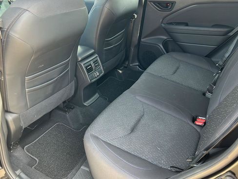 Used 2025 Subaru Forester Premium AWD/4WD image 18