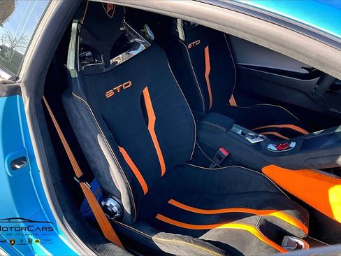 Used 2022 Lamborghini Huracan STO image 9