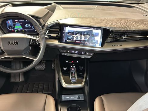 Used 2024 Audi Q4 e-tron Prestige image 17