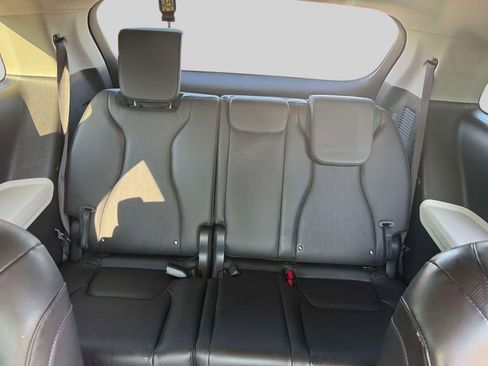 Used 2024 Kia Carnival LX FWD image 11