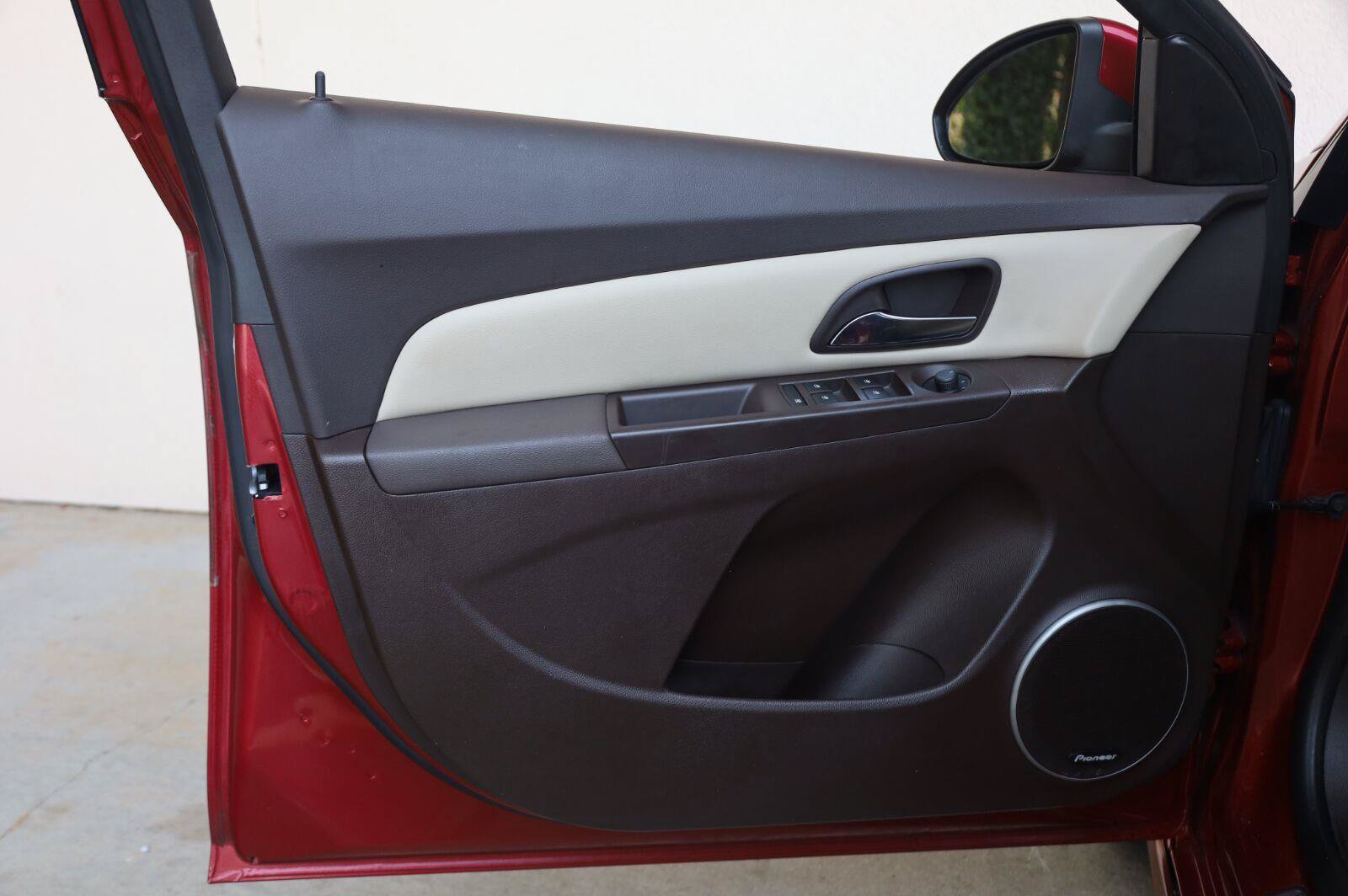 Used 2014 Chevrolet Cruze LTZ w/ Sun, Sound and Sport Package FWD image 15